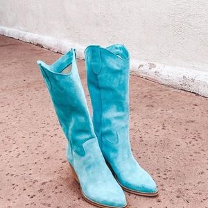 Size 9 Italian suede boots